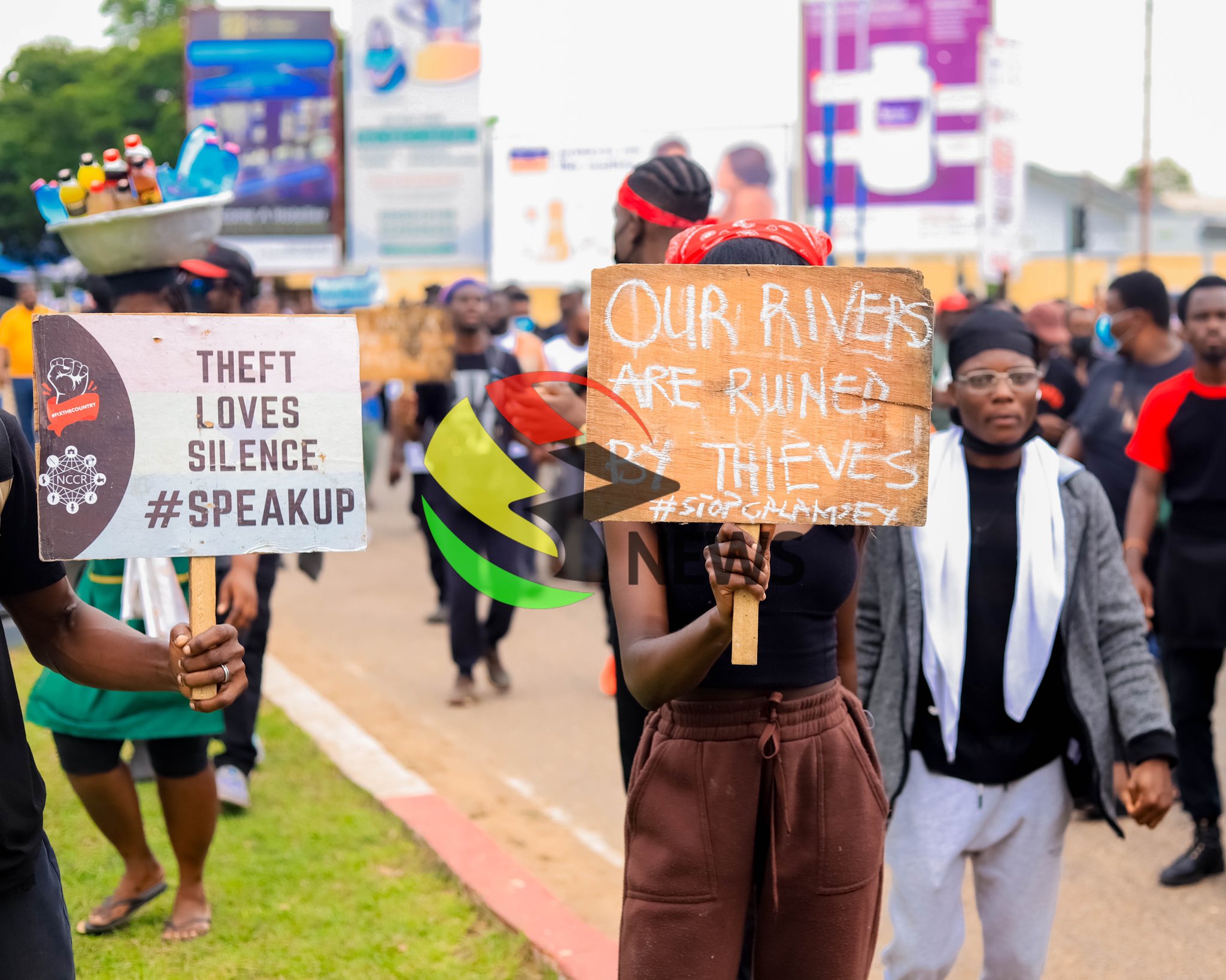 A picture from the #OccupyJulorbiHouse protest