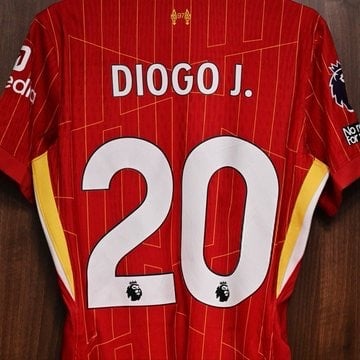 Liverpool immortalizes number 20 in honor of Diogo Jota