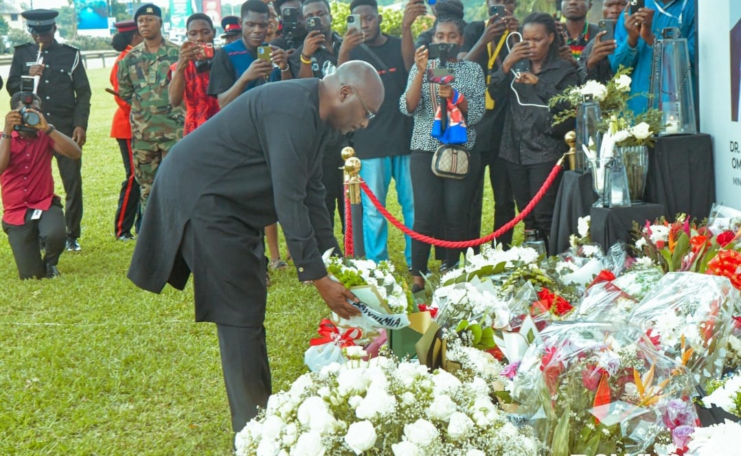 Bawumia pays commisserating visits to families of helicopter victims