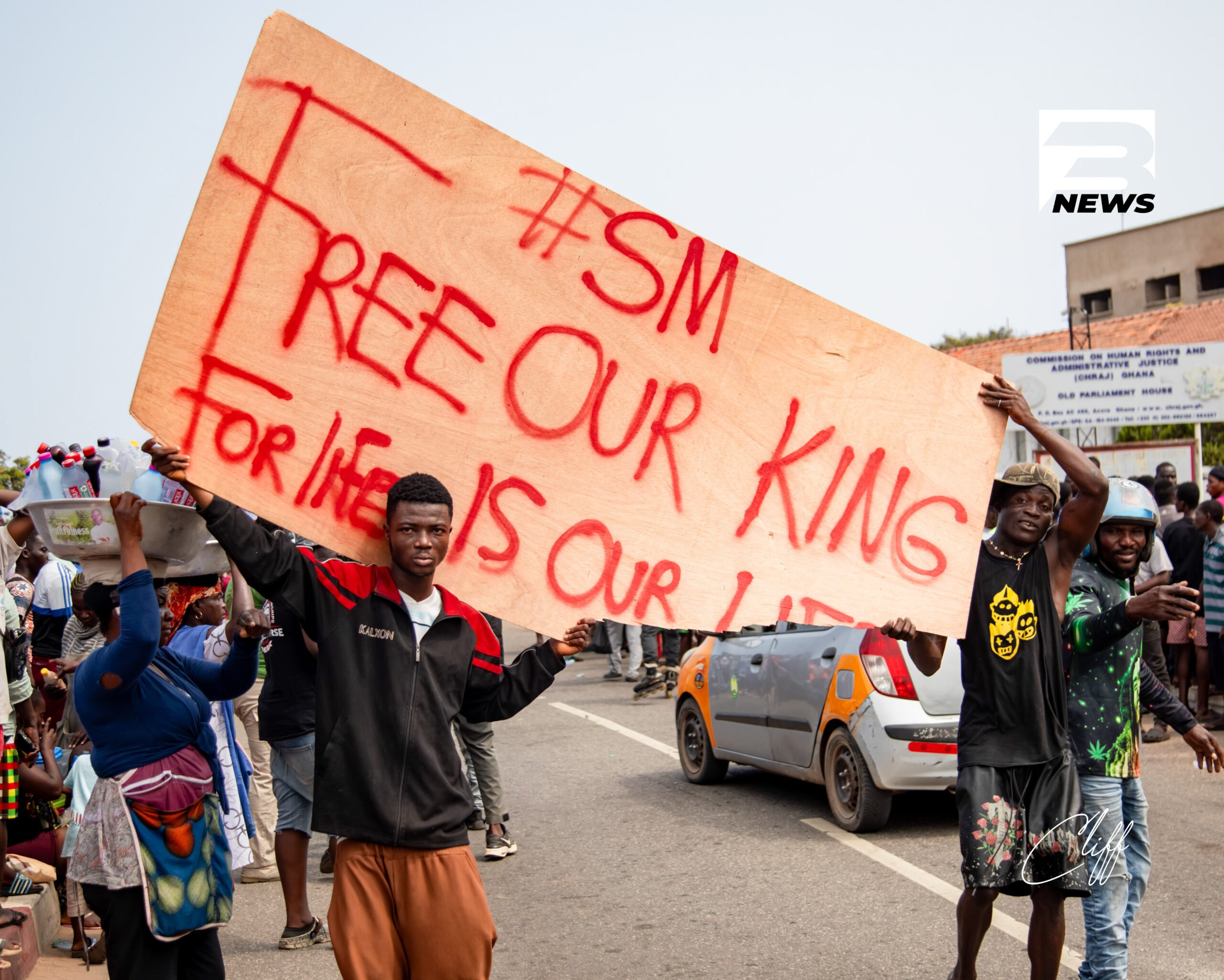 Photos: Fans of Shatta Wale storm EOCO after his arrest