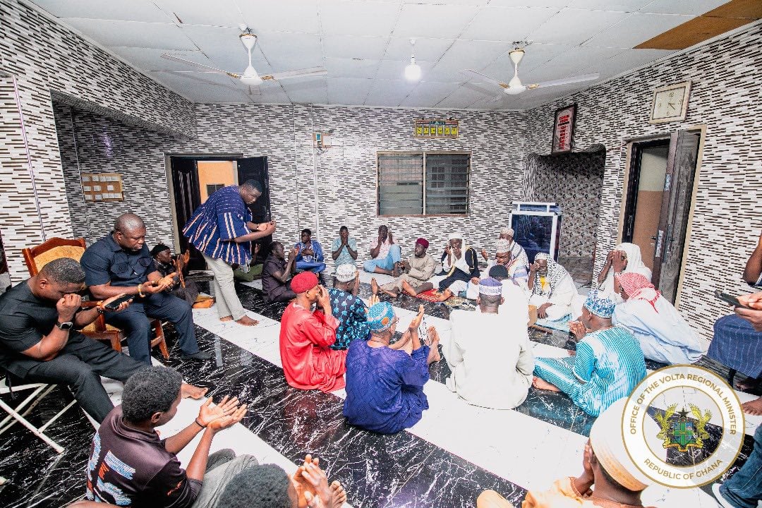 V/R: Special Muslim prayer session held in memory of helicopter crash victims
