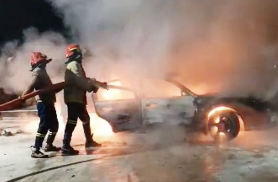 Mankessim: Vehicle catches fire at fuel station, swift intervention by GNFS prevents major disaster