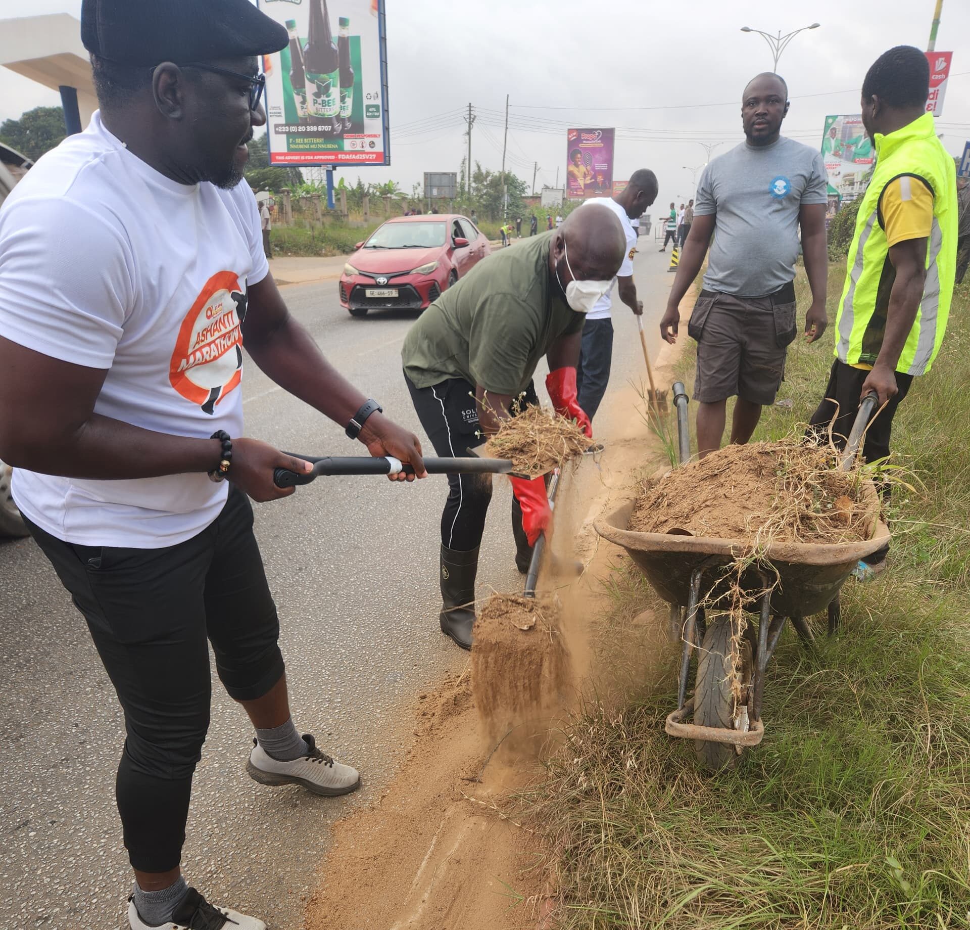 AKOMA 87.9FM starts 6th Anniversary celebrations with cleanup exercise at Asokwa