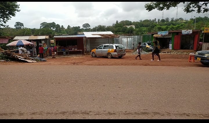 WR: Taxi driver drives into stall at Effia Nkwanta, suffers head injury