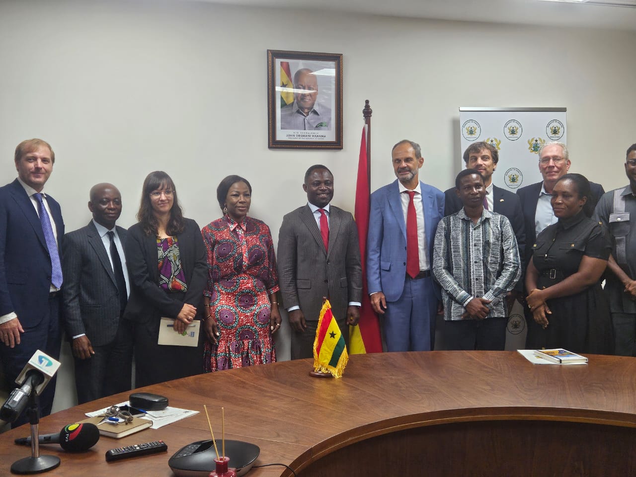 Health Minister and German govt officials discuss opportunities for collaboration