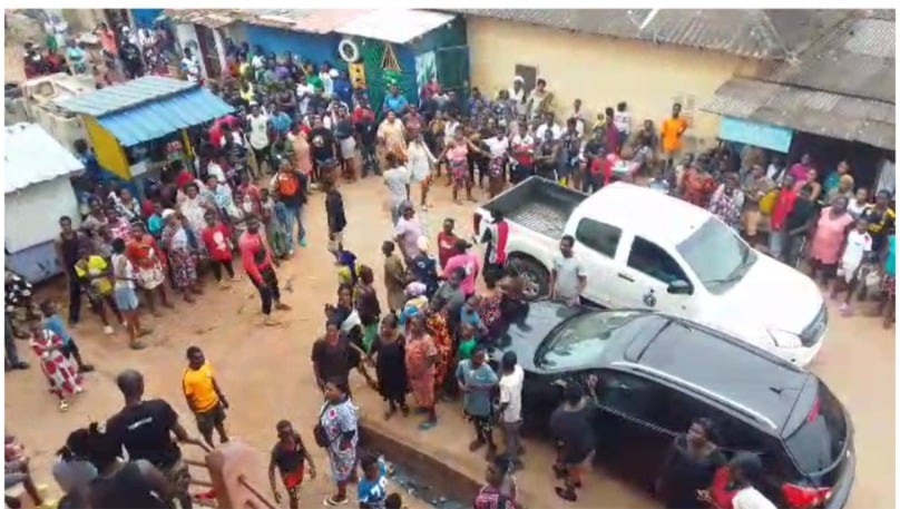 Western Region: Alleged ‘Sakawa Boys’ held hostage at Nkotompo after dropping an object into the sea