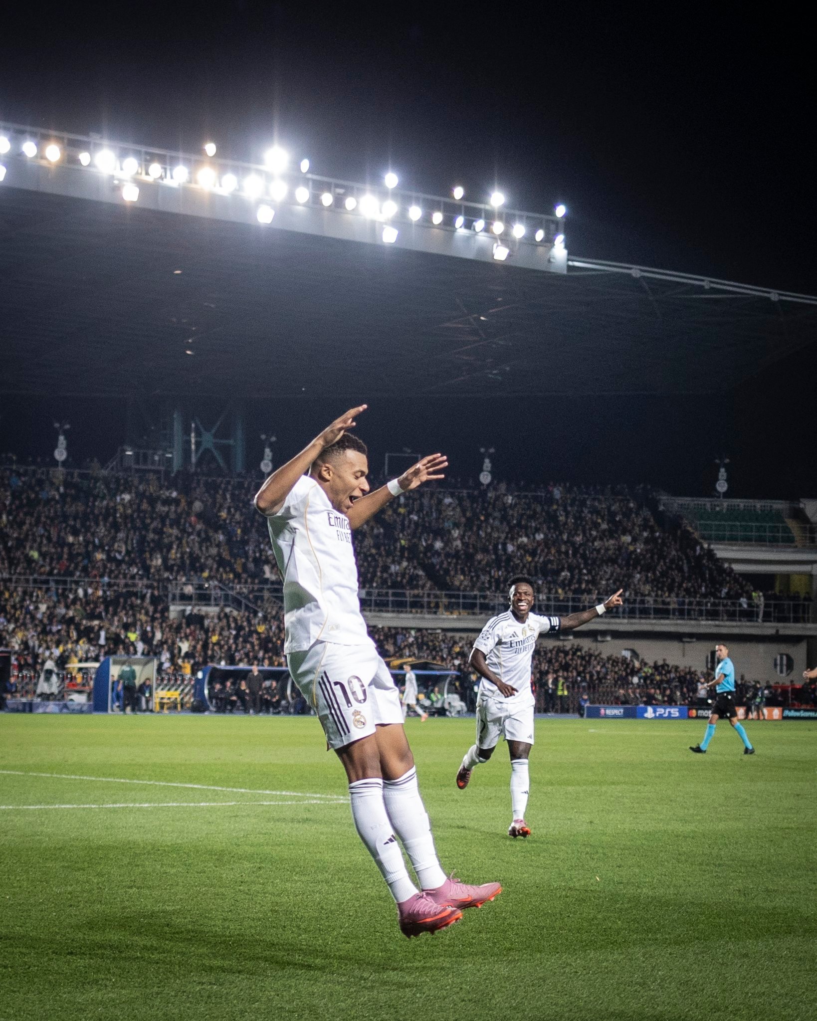 Matchweek 2, day 1: European giants flex their muscles as drama unfolds across the continent