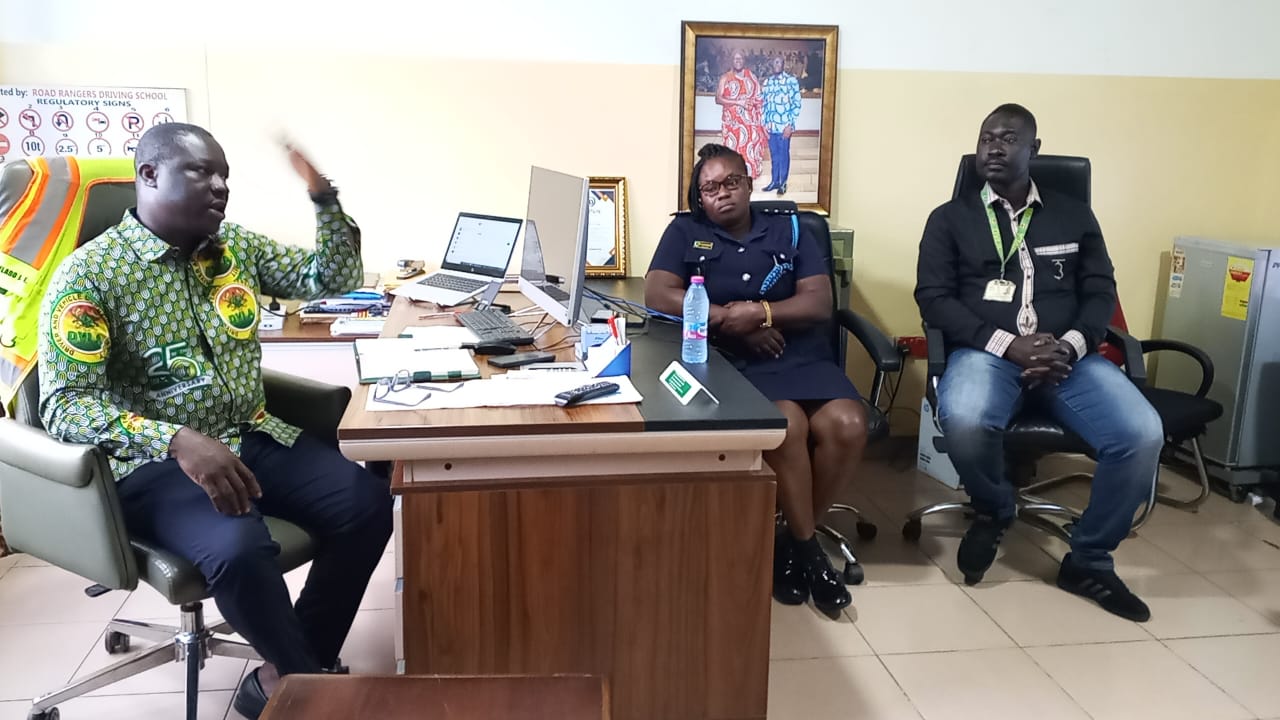 Ashanti Regional Manager of DVLA discusses new vehicle registration procedures with car dealers