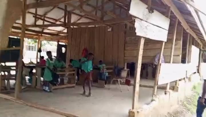 Parents bemoan poor state of classroom block at Berekum Senior High Basic School