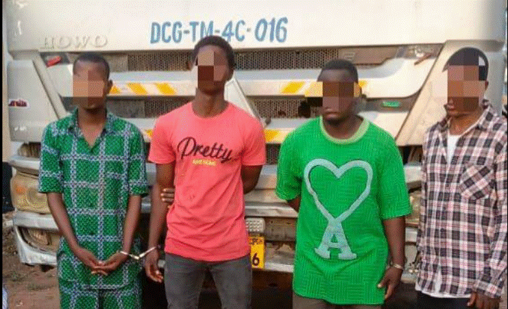 Four suspects arrested in possession of 315 compressed parcels suspected to be Indian hemp