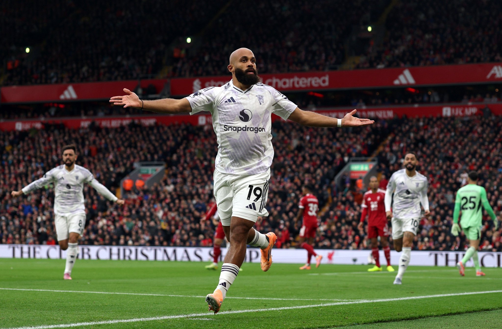 Manchester United end nine-year Anfield drought with dramatic 2-1 victory over Liverpool